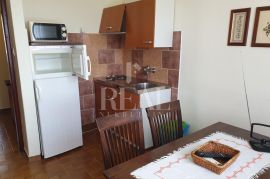 RAB-BARBAT, SAMOSTOJEĆA KUĆA NA 4 ETAŽE I 5 STAMBENIH JEDINICA OD 320 m2 POVRŠINE, Rab, Casa