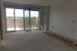 MEDULIN-STAN SA PREKRASNIM POGLEDOM, 97 m2, GARAŽA, Medulin, Flat