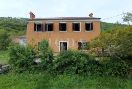 Tri kuće sa velikim zemljištem, Vinodolska Općina, Haus