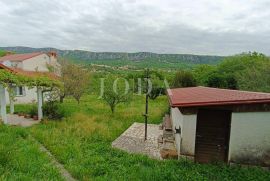 Tri kuće sa velikim zemljištem, Vinodolska Općina, Casa