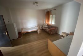 RIJEKA, DRENOVA - stan 130 m2 za najam za 6 -10 radnika + balkon s pogledom na more! PRILIKA!, Rijeka, Flat