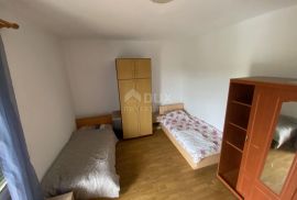 RIJEKA, DRENOVA - stan 130 m2 za najam za 6 -10 radnika + balkon s pogledom na more! PRILIKA!, Rijeka, Flat