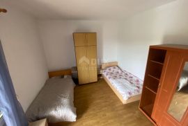 RIJEKA, DRENOVA - stan 130 m2 za najam za 6 -10 radnika + balkon s pogledom na more! PRILIKA!, Rijeka, Flat