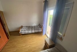 RIJEKA, DRENOVA - stan 130 m2 za najam za 6 -10 radnika + balkon s pogledom na more! PRILIKA!, Rijeka, Flat