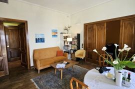 RIJEKA, CENTAR- stan 190,77 udaljen 50m od mora, Rijeka, Appartment