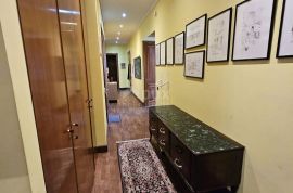 RIJEKA, CENTAR- stan 190,77 udaljen 50m od mora, Rijeka, Appartment