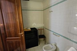 RIJEKA, CENTAR- stan 190,77 udaljen 50m od mora, Rijeka, Appartment