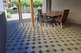 TROSOBNI APARTMAN U STAMBENOJ ZGRADI, PRIZEMLJE - POVLJANA, PAG, Povljana, Kвартира