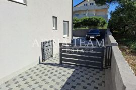 TROSOBNI APARTMAN U STAMBENOJ ZGRADI, PRIZEMLJE - POVLJANA, PAG, Povljana, Kвартира