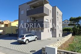 TROSOBNI APARTMAN U STAMBENOJ ZGRADI, PRIZEMLJE - POVLJANA, PAG, Povljana, Kвартира