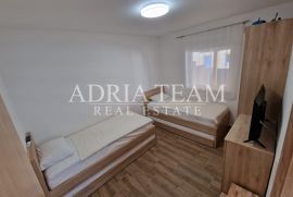 TROSOBNI APARTMAN U STAMBENOJ ZGRADI, PRIZEMLJE - POVLJANA, PAG, Povljana, Kвартира