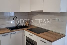 TROSOBNI APARTMAN U STAMBENOJ ZGRADI, PRIZEMLJE - POVLJANA, PAG, Povljana, Kвартира