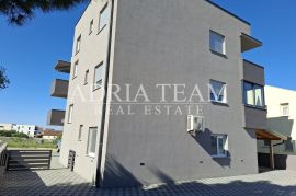 TROSOBNI APARTMAN U STAMBENOJ ZGRADI, PRIZEMLJE - POVLJANA, PAG, Povljana, Kвартира