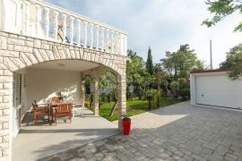 CRIKVENICA, JADRANOVO - lijepa kuća za odmor 92m2, Crikvenica, House