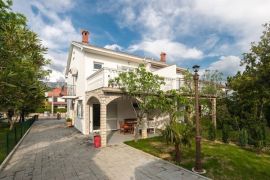 CRIKVENICA, JADRANOVO - lijepa kuća za odmor 92m2, Crikvenica, Famiglia