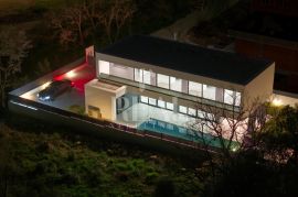 Villa sa bazenom P+1 240m2, Nin, Kuća