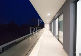 Villa sa bazenom P+1 240m2, Nin, Σπίτι