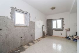 Povoljan stan u završnoj fazi renovacije, Pula!, Pula, Appartment