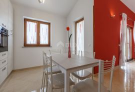 POREČ- KAŠTELIR, LABINCI- urbana villa, 110 M2, idealno za iznajmljivanje!, Kaštelir-Labinci, Ev