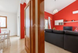 POREČ- KAŠTELIR, LABINCI- urbana villa, 110 M2, idealno za iznajmljivanje!, Kaštelir-Labinci, Ev