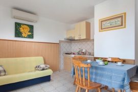 Kuća sa dva apartmana na 80 m od mora, Novigrad, Istra, Novigrad, House