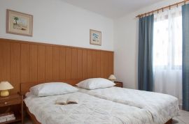 Kuća sa dva apartmana na 80 m od mora, Novigrad, Istra, Novigrad, House