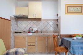 Kuća sa dva apartmana na 80 m od mora, Novigrad, Istra, Novigrad, House