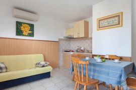 Kuća sa dva apartmana na 80 m od mora, Novigrad, Istra, Novigrad, Σπίτι