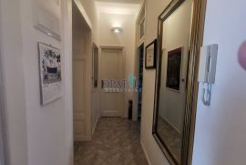 Apartman u vili do mora (ispod ul. M. Tita) prvi kat, terasa, centar Opatije, 2 parkirna mjesta, Opatija, Flat