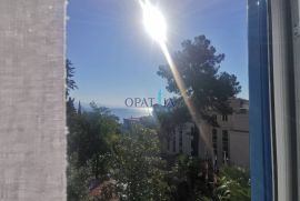 Apartman u vili do mora (ispod ul. M. Tita) prvi kat, terasa, centar Opatije, 2 parkirna mjesta, Opatija, Flat