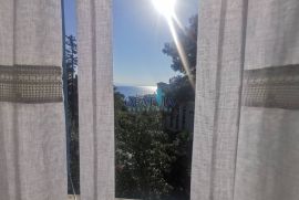 Apartman u vili do mora (ispod ul. M. Tita) prvi kat, terasa, centar Opatije, 2 parkirna mjesta, Opatija, Flat