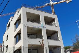 Opatija blizina centra stan 2.kat, 3S+DB, 139.06 m2, Opatija, Διαμέρισμα