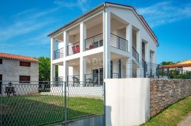 ISTRA, LIŽNJAN - Apartmanska kuća na mirnoj i atraktivnoj lokaciji, Ližnjan, Haus