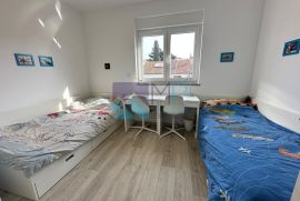 Medulin, stan u novogradnji na frekventnoj lokaciji, 1000 m od mora, Medulin, Wohnung