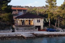 EKSKLUZIVNA PONUDA!! TOP POZICIJA!! PRVI RED DO MORA - KUĆA PRIZEMNICA S OTVORENIM POGLEDOM NA MORE, DRVENIK - DRVENIK VELIKI, Trogir - Okolica, House