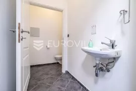 Zagreb, Trnje, kuća novije gradnje stambeno-poslovne namjene NKP 162 m2, Zagreb, Famiglia