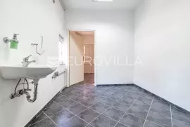 Zagreb, Trnje, kuća novije gradnje stambeno-poslovne namjene NKP 162 m2, Zagreb, Famiglia