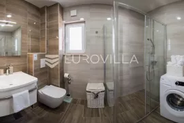 Cavtat, moderna kuća s bazenom NKP 223 m2, Konavle, Дом