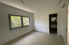 Prilika! Villa sa bazenom 150m od mora, Omišalj, Σπίτι