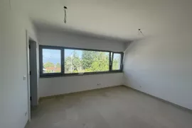 Prilika! Villa sa bazenom 150m od mora, Omišalj, Σπίτι