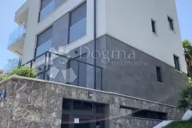 Opatija, Vila sa 6 apartmana, Opatija, Дом