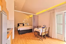 APARTMANSKA KUĆA U CENTRU CRIKVENICE, Crikvenica, بيت