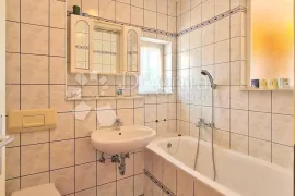 APARTMANSKA KUĆA U CENTRU CRIKVENICE, Crikvenica, بيت