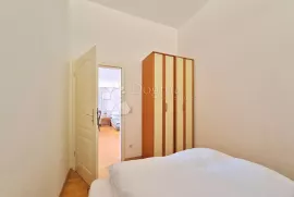 APARTMANSKA KUĆA U CENTRU CRIKVENICE, Crikvenica, بيت