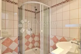 APARTMANSKA KUĆA U CENTRU CRIKVENICE, Crikvenica, بيت