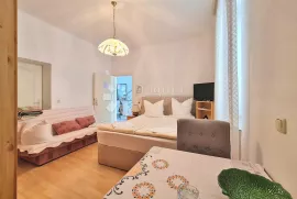 APARTMANSKA KUĆA U CENTRU CRIKVENICE, Crikvenica, بيت