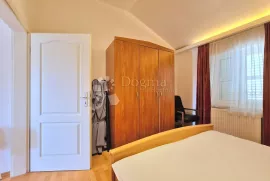 APARTMANSKA KUĆA U CENTRU CRIKVENICE, Crikvenica, بيت