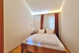 APARTMANSKA KUĆA U CENTRU CRIKVENICE, Crikvenica, بيت