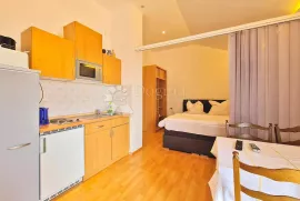 APARTMANSKA KUĆA U CENTRU CRIKVENICE, Crikvenica, بيت