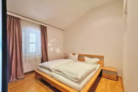 APARTMANSKA KUĆA U CENTRU CRIKVENICE, Crikvenica, بيت